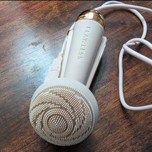 Flawless White and Gold Sonic Facial Brush